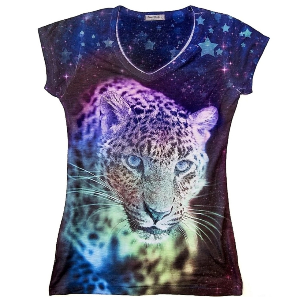 Sweet Gisele Leopard Print V-neck Fitted Tee - Picture 1 of 11